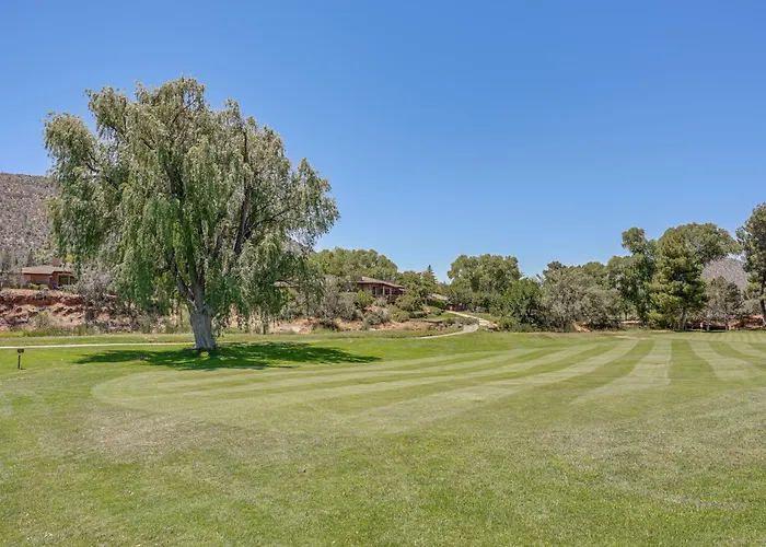 On Golf Course W/ Pool Access! Sedona